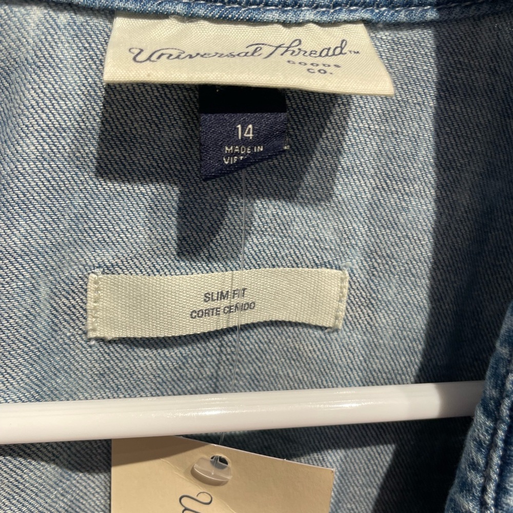 Universal Thread Women's Denim Western Button-Down Shirt Light Wash 14 NWT - Picture 2 of 5